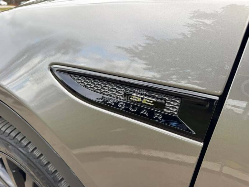 Jaguar E-Pace R DYNAMIC 240