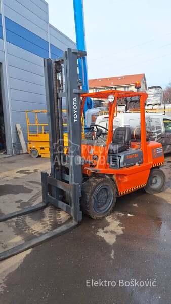 Toyota 2FG30 NAJAM/PRODAJA