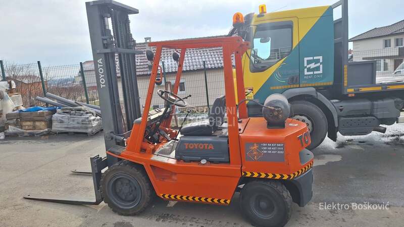 Toyota 2FG30 NAJAM/PRODAJA