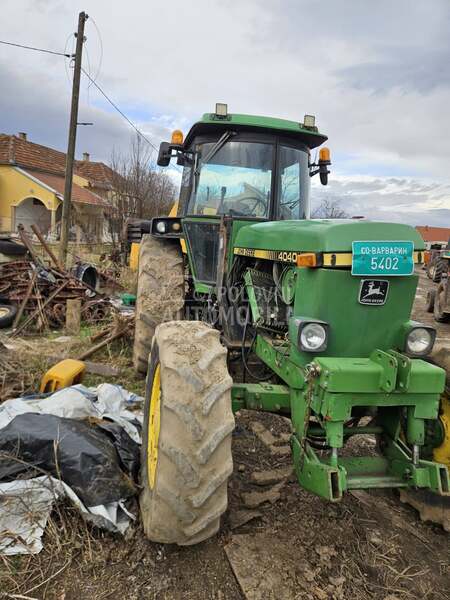 John Deere 4040