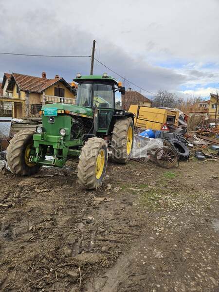 John Deere 4040