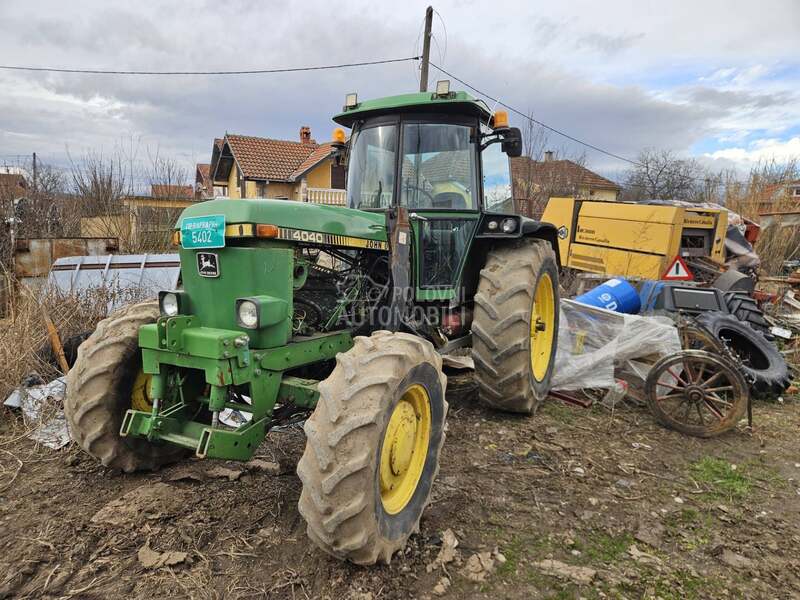 John Deere 4040
