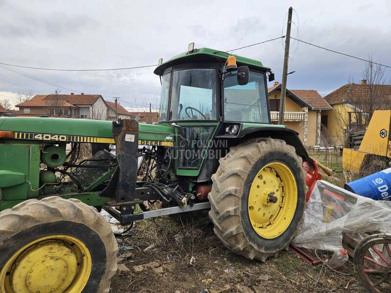 John Deere 4040
