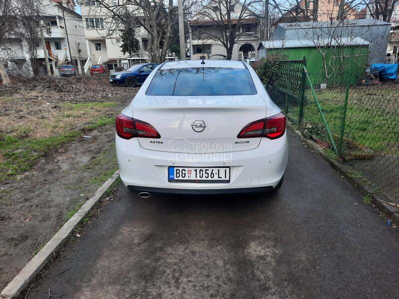 Opel Astra J 