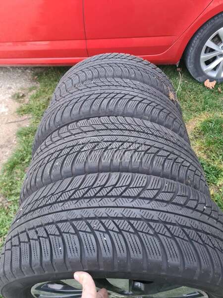 Bridgestone 215/55 R17 Zimska