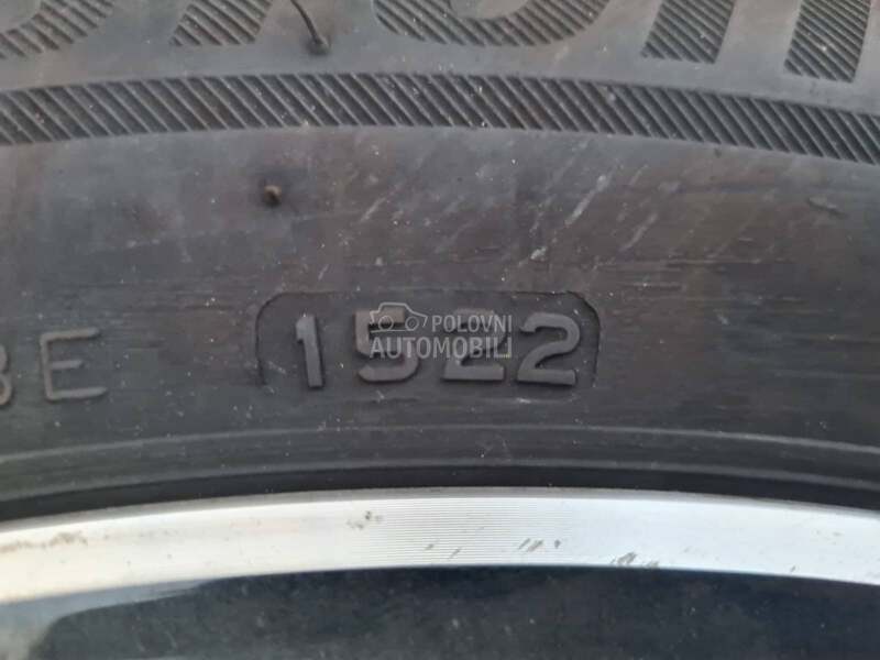 Bridgestone 215/55 R17 Zimska