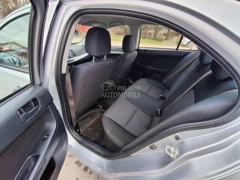 Mitsubishi Lancer 