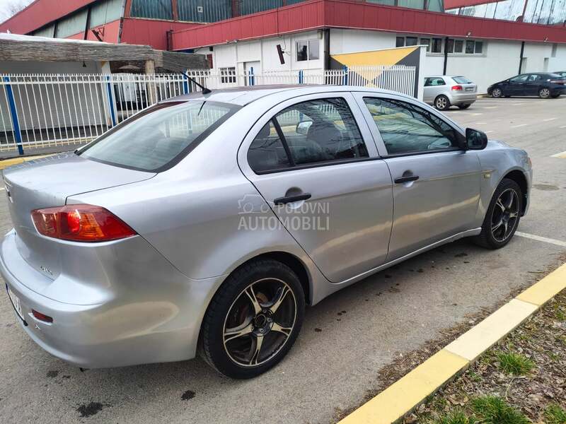 Mitsubishi Lancer 
