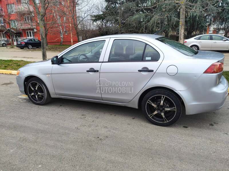 Mitsubishi Lancer 