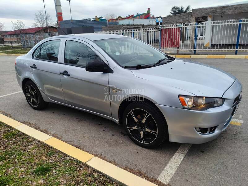Mitsubishi Lancer 