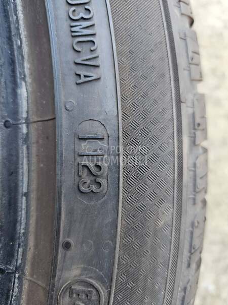 Semperit 235/40 R19 Letnja