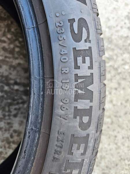 Semperit 235/40 R19 Letnja