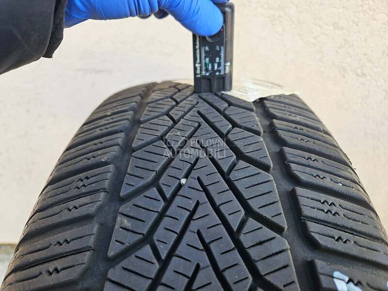 Semperit 215/60 R17 Zimska