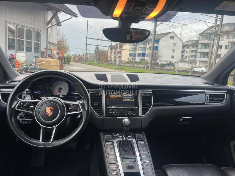 Porsche Macan S