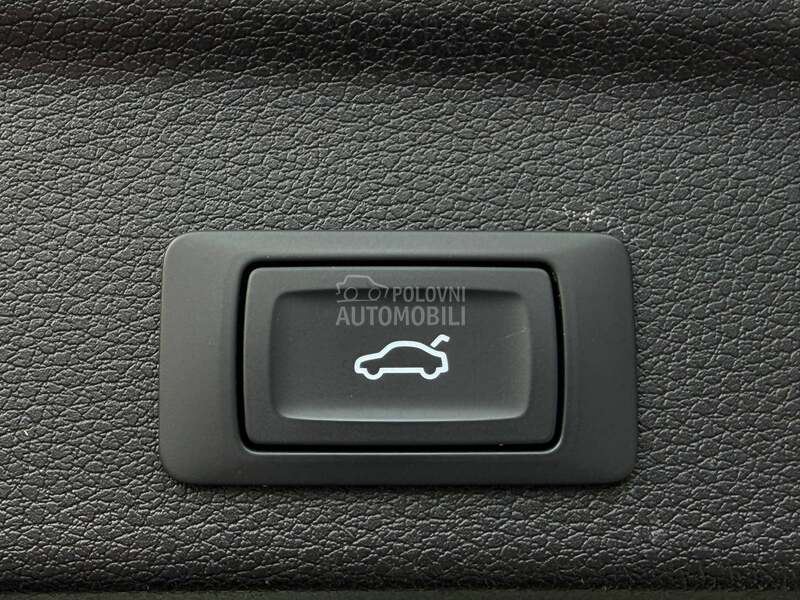 Audi Q3 2.0D/Matrix/Black