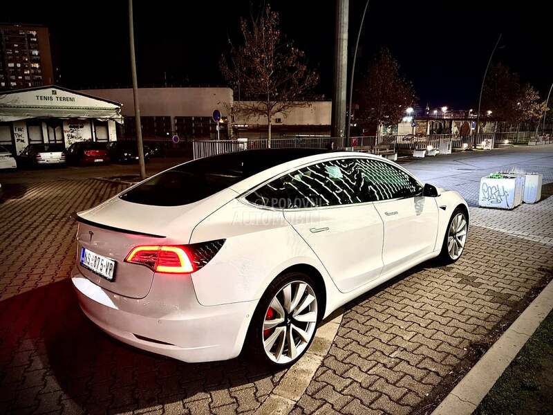 Tesla Model 3 performance