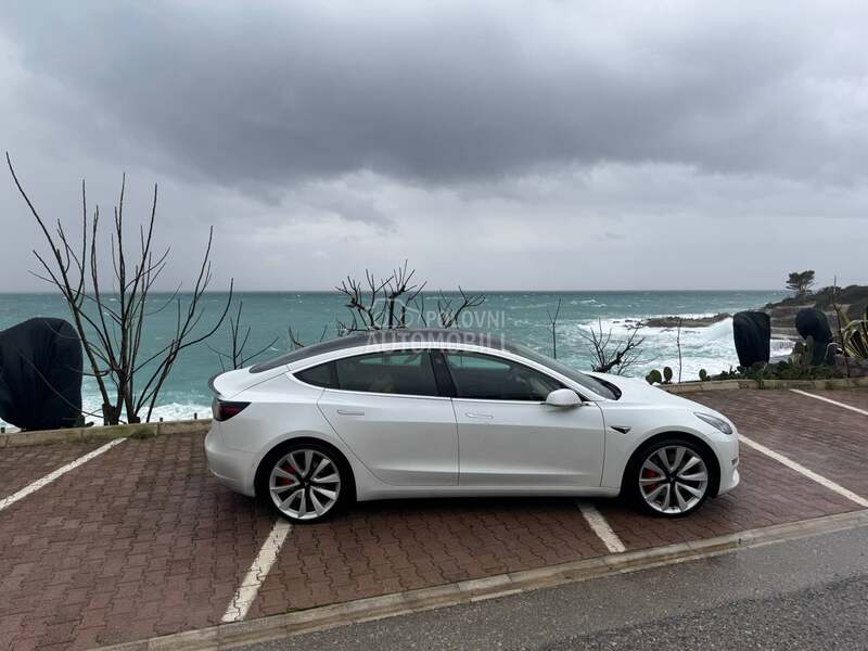 Tesla Model 3 performance