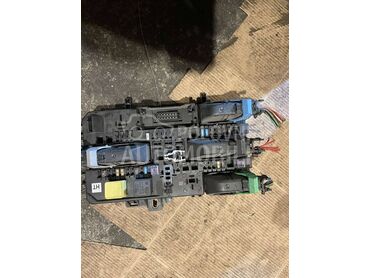 tabla sa osiguracima u gepeku za Opel Astra H