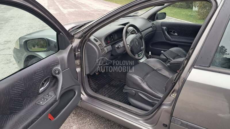 Renault Laguna 