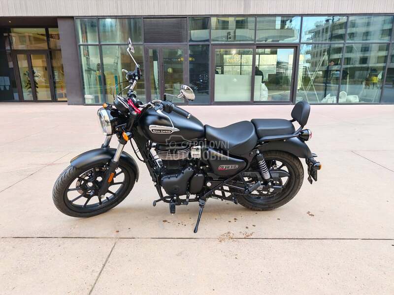 Royal Enfield Meteor 350 Stellar Black