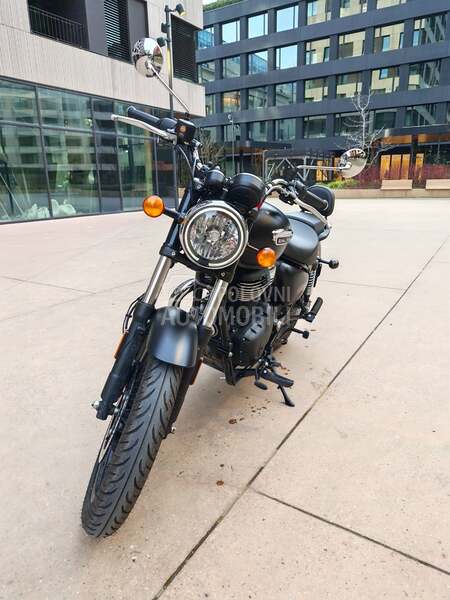 Royal Enfield Meteor 350 Stellar Black