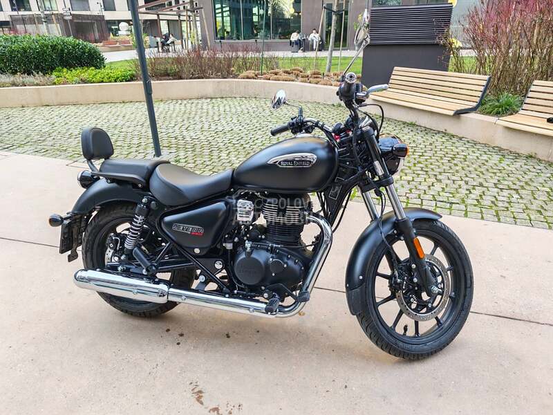 Royal Enfield Meteor 350 Stellar Black