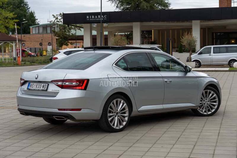 Škoda Superb 