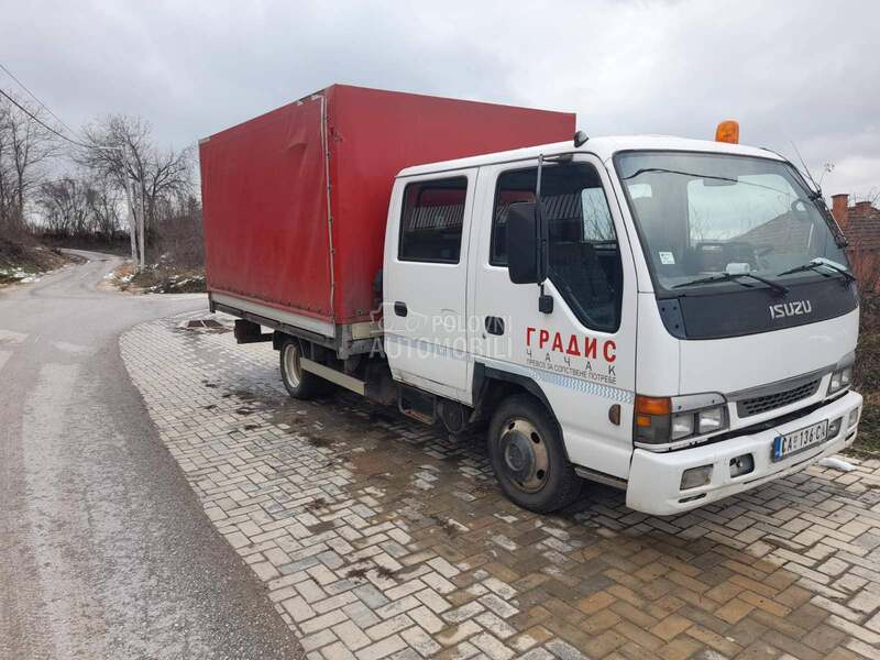 Isuzu NPR77L CREW