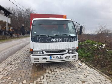 Isuzu NPR77L CREW