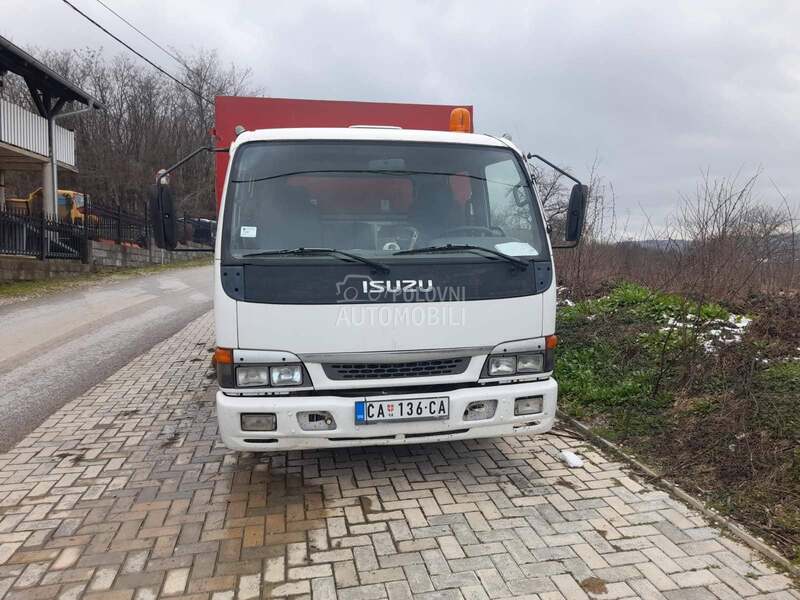 Isuzu NPR77L CREW