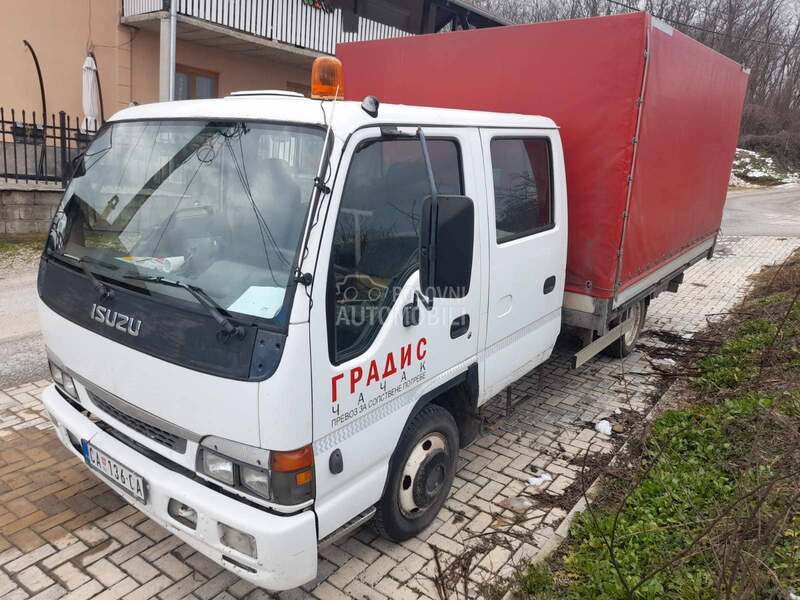 Isuzu NPR77L CREW