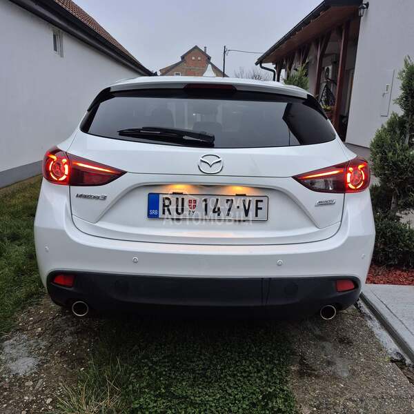 Mazda 3 PERLA BELA