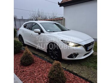 Mazda 3 PERLA BELA