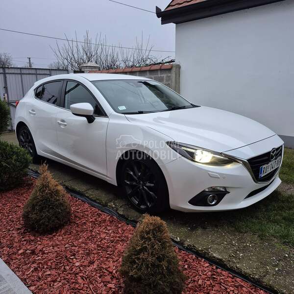 Mazda 3 PERLA BELA