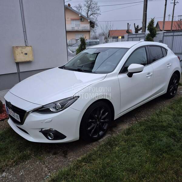 Mazda 3 PERLA BELA