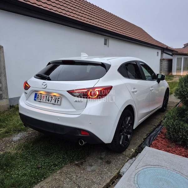 Mazda 3 PERLA BELA