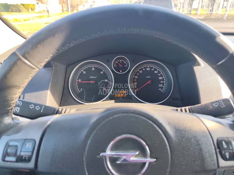 Opel Astra H 