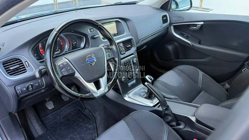 Volvo V40 /2.0 D4/N.AVI/NOV