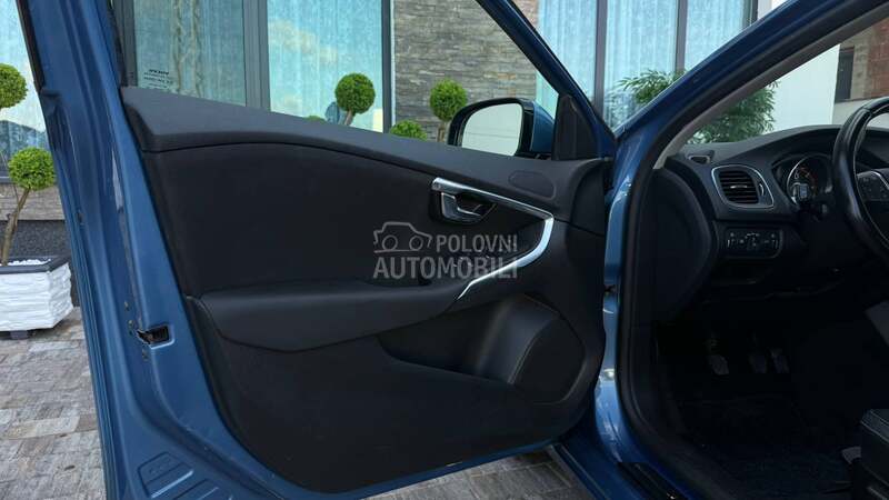 Volvo V40 /2.0 D4/N.AVI/NOV