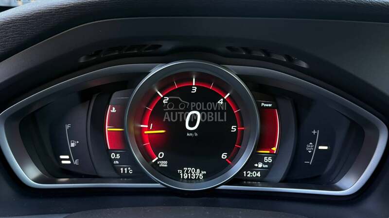 Volvo V40 /2.0 D4/N.AVI/NOV