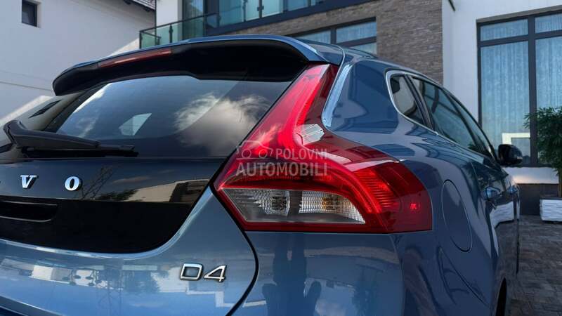Volvo V40 /2.0 D4/N.AVI/NOV
