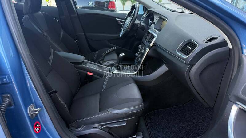 Volvo V40 /2.0 D4/N.AVI/NOV