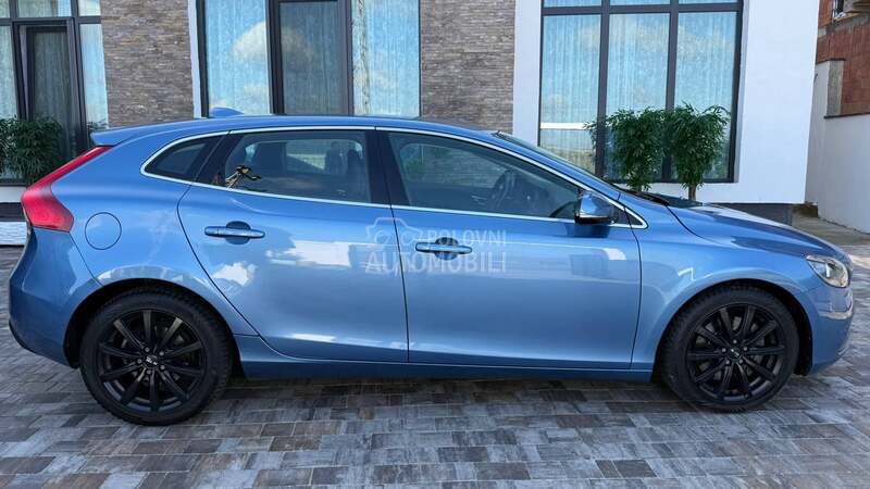 Volvo V40 /2.0 D4/N.AVI/NOV