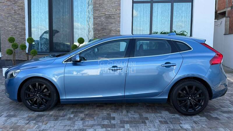 Volvo V40 /2.0 D4/N.AVI/NOV