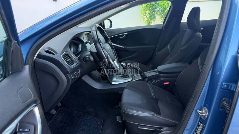 Volvo V40 /2.0 D4/N.AVI/NOV