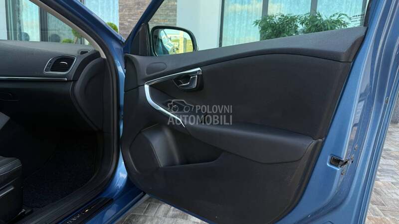Volvo V40 /2.0 D4/N.AVI/NOV