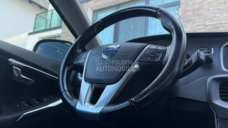 Volvo V40 /2.0 D4/N.AVI/NOV