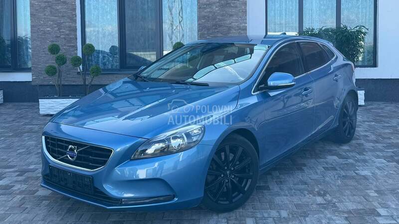 Volvo V40 /2.0 D4/N.AVI/NOV