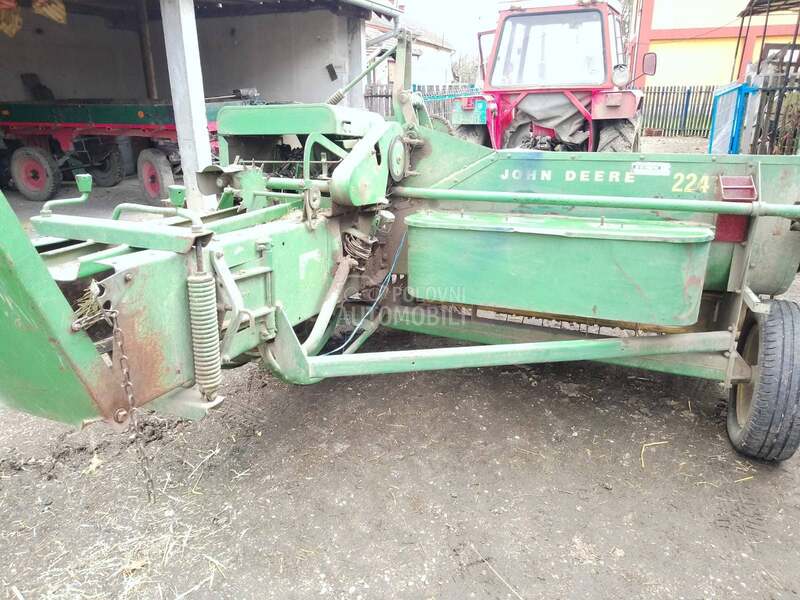 John Deere 224