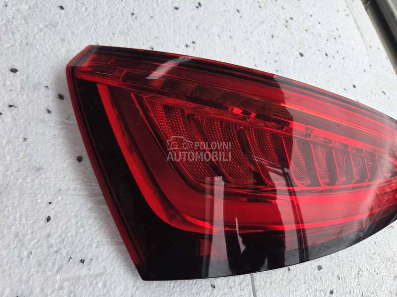 Q5 8R0  LED ŠTOP LEVI